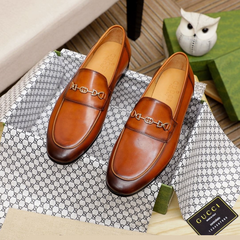 G*u*i leather shoes